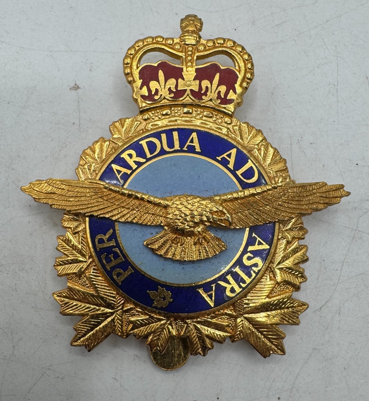 Royal Canadian Air Force Operations Branch Cap Badge Insignia Enamel Pin Canada
