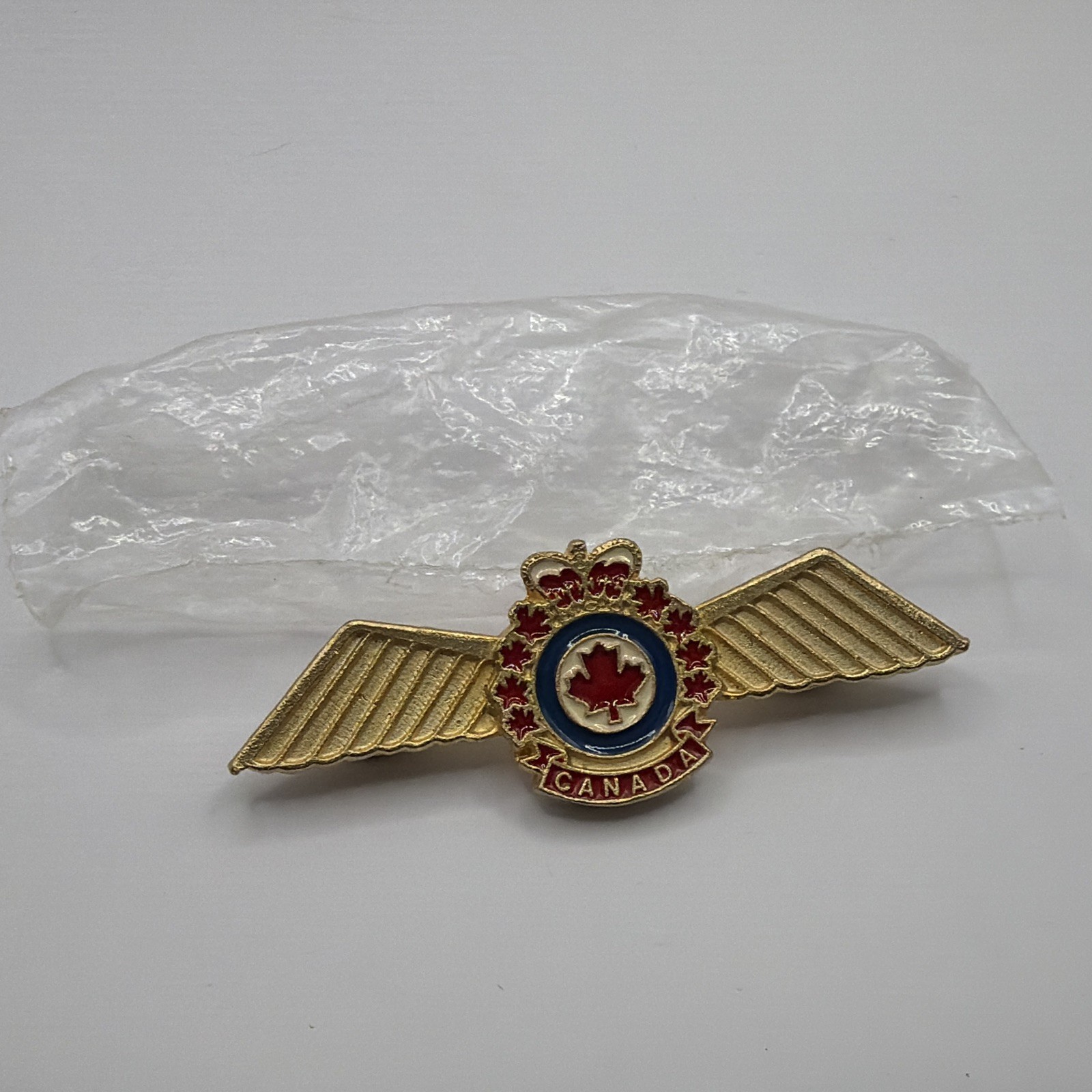 RCAF ROYAL Canadian Air Force enameled PILOT wings badge