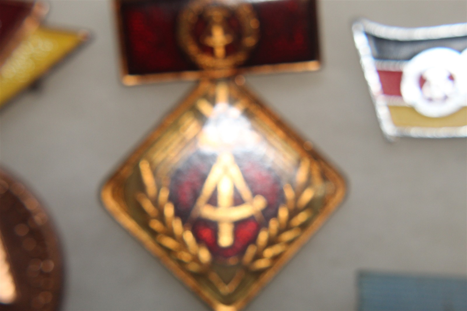 EAST GERMANY ACTIVIST OF SOCIALIST LABOR AWARD MEDAL / PIN