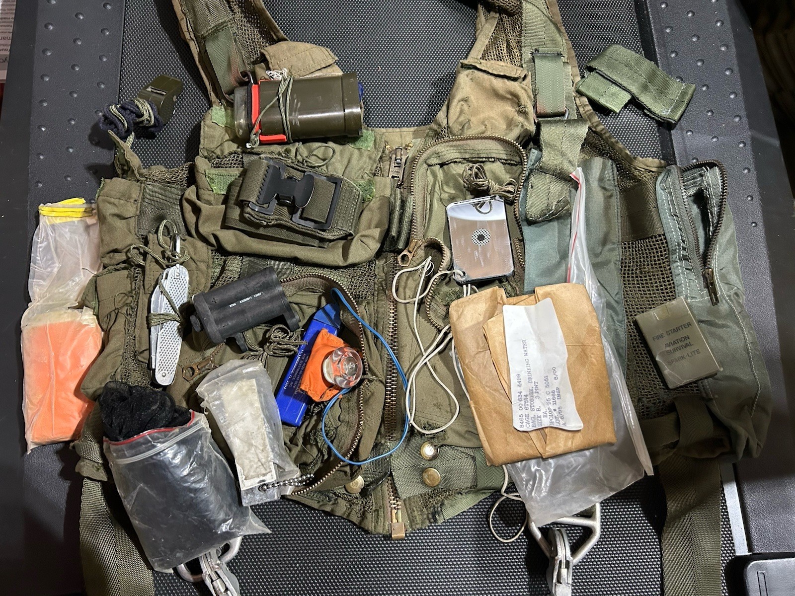 Vintage 80s-90s USAF Mesh Net Survival Vest SRU-21 With Items In Pockets