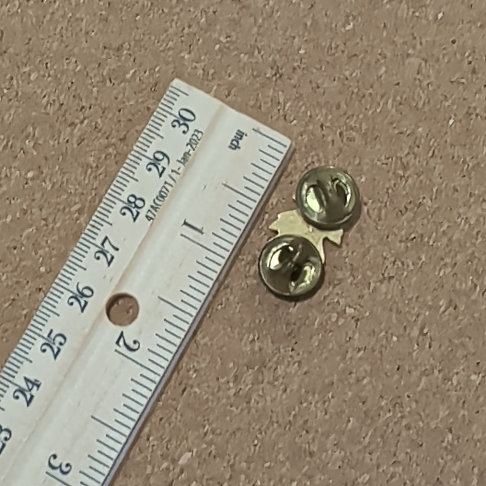 Vintage US Military Major Rank Pin Gold Oak Leaf Insignia Mark V-21-N Vanguard