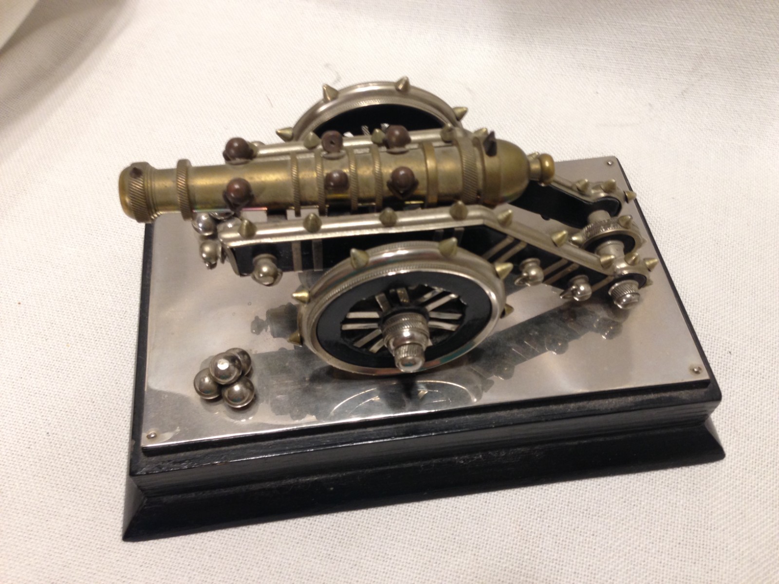 Miniature Kim’s Gun Zamzama Gun Pakistan Cannon Replica Military Cannon