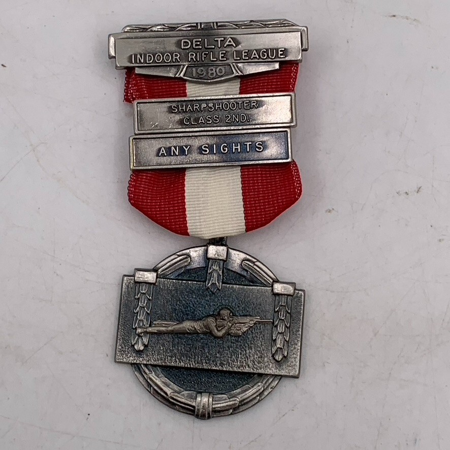 VTG Delta Indoor Rifle League 1980 Metallic Sharpshooter Medal Award Pin Badge