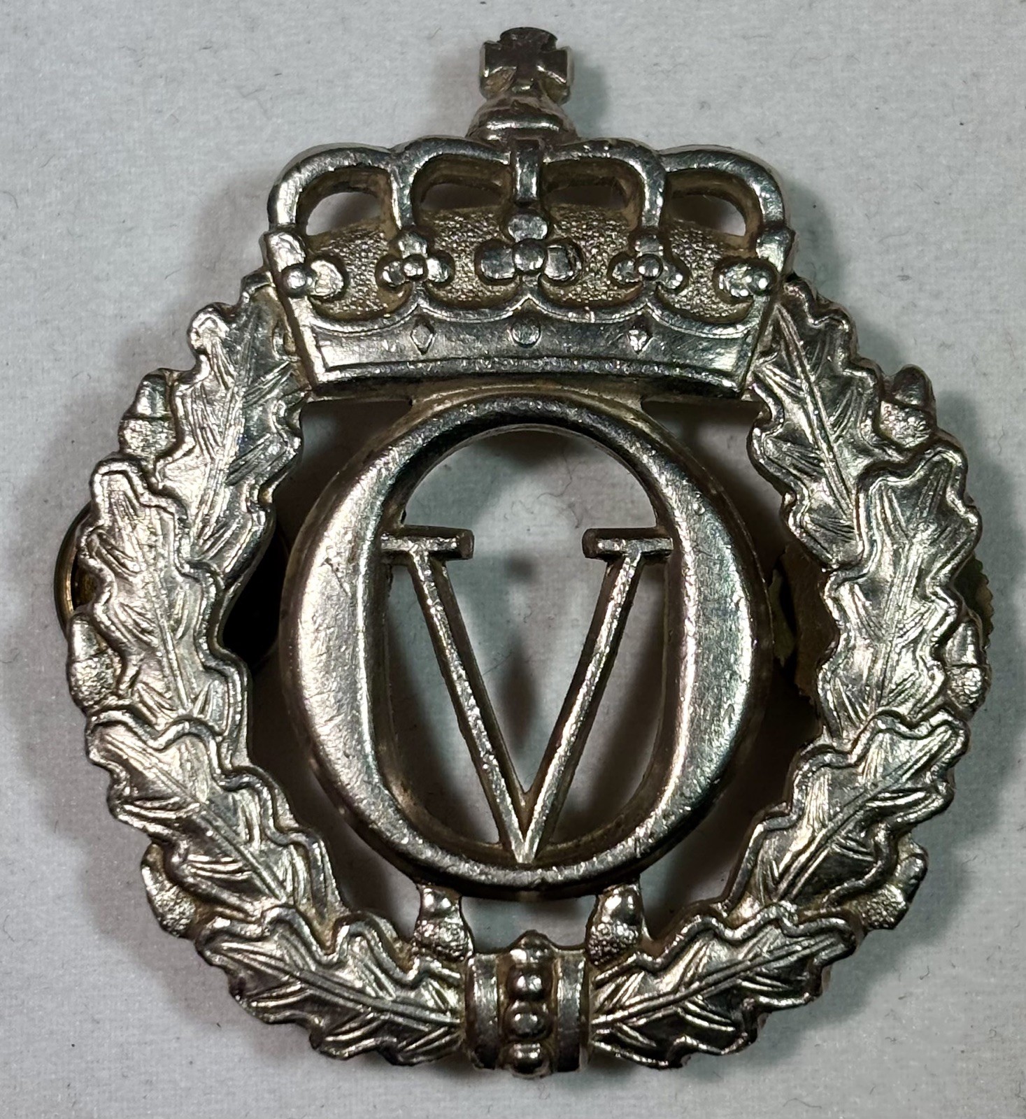 Aksel Holmsen King Olav V Palace Guard Hat Badge Norwegian King Pin Norway