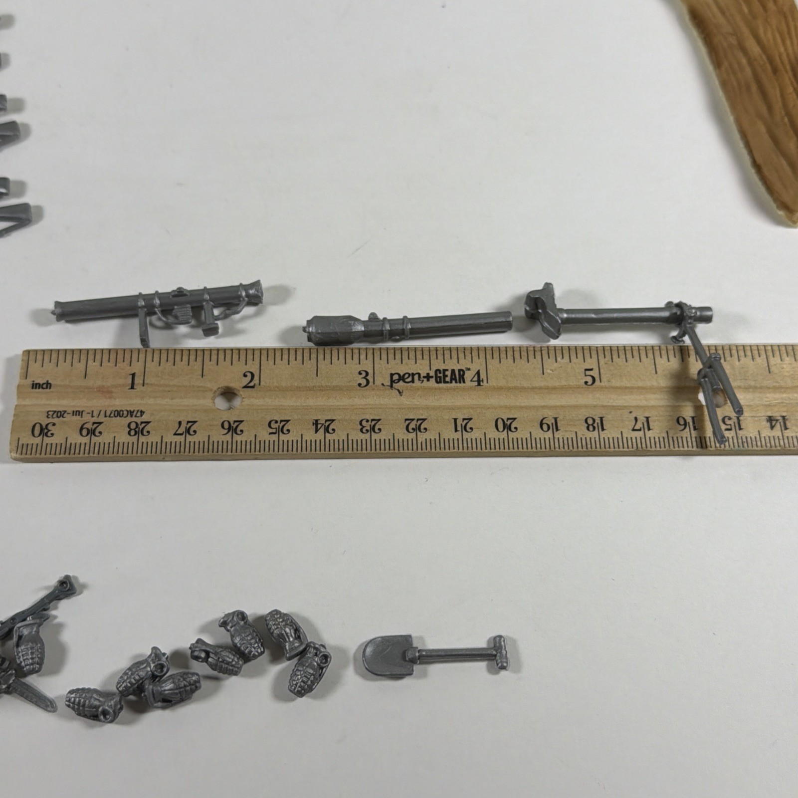 Lot Plastic Military Miniature Accessories Guns Rifles Artillery Trees