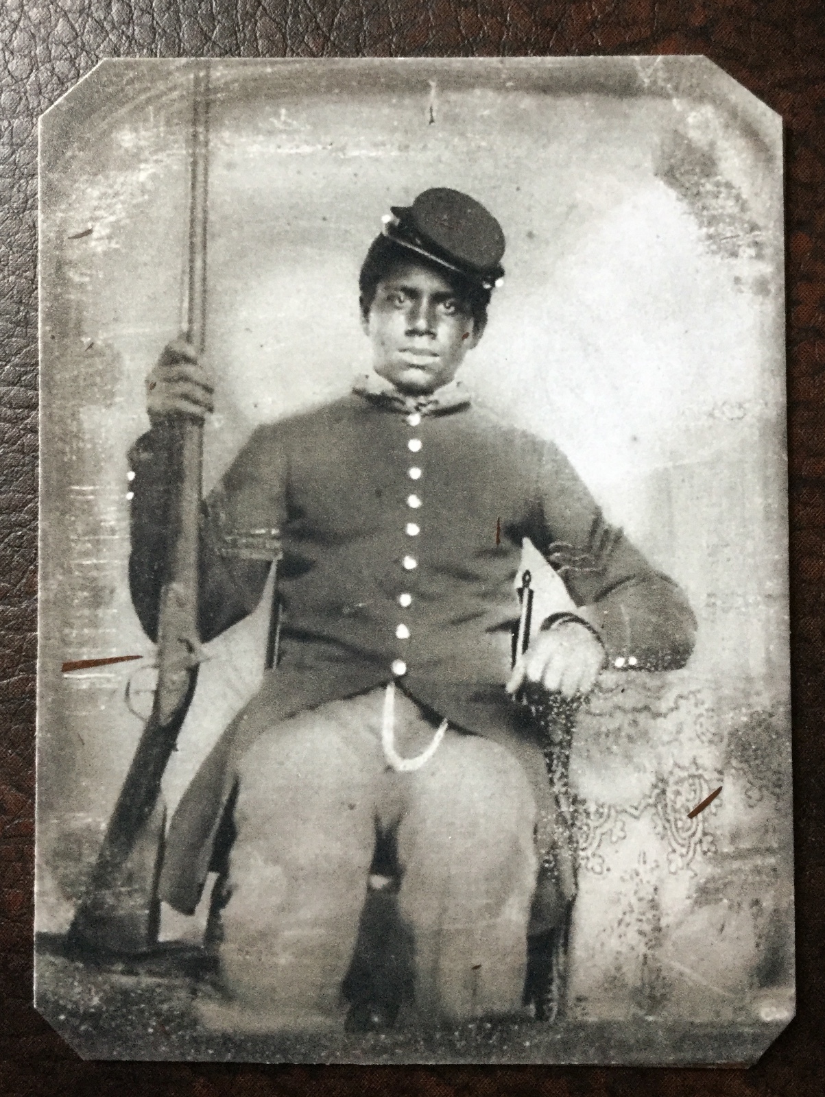 African American Civil War US soldier With Rifle & Uniform tintype C59RP
