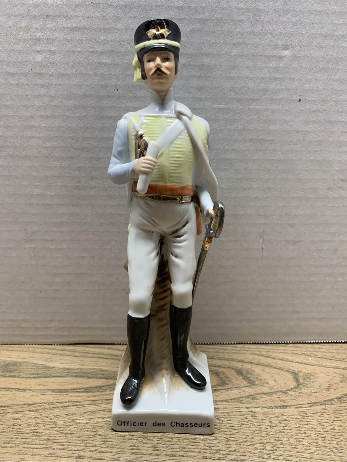 Vintage Military Porcelain Figure Officier des Chasseurs French Officer War