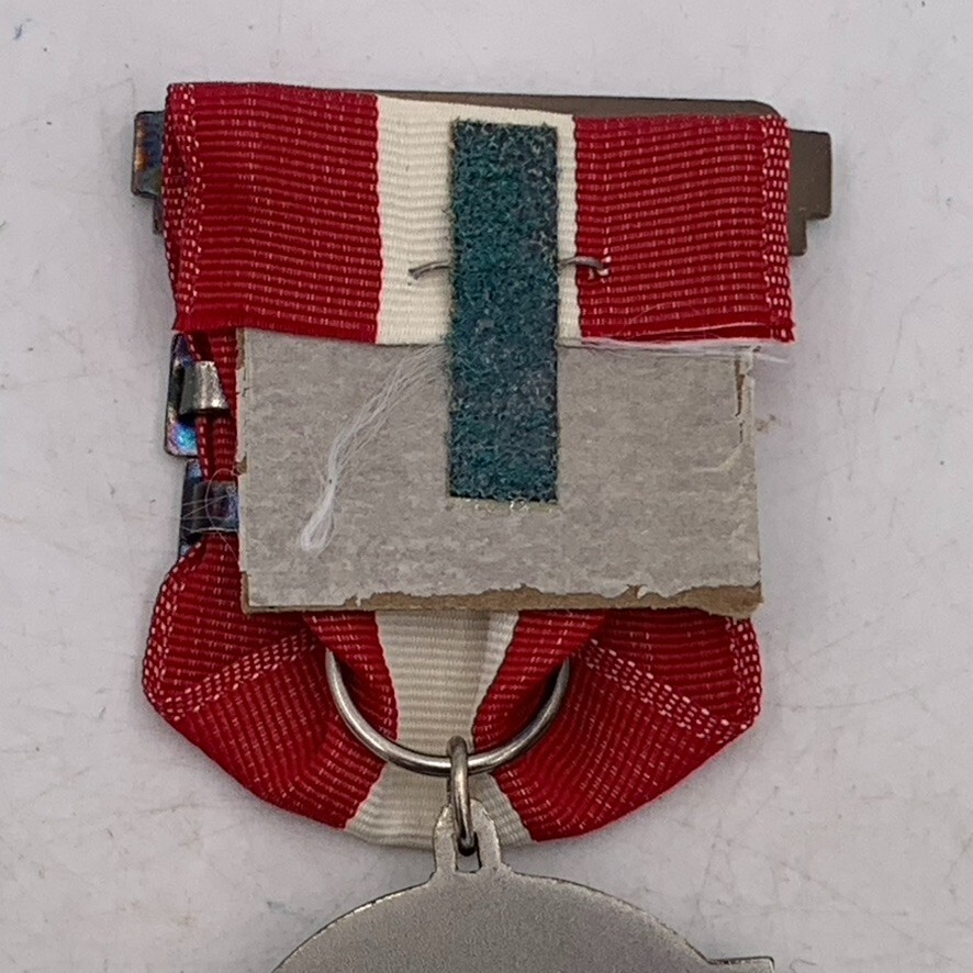VTG Delta Indoor Rifle League 1980 Metallic Sharpshooter Medal Award Pin Badge