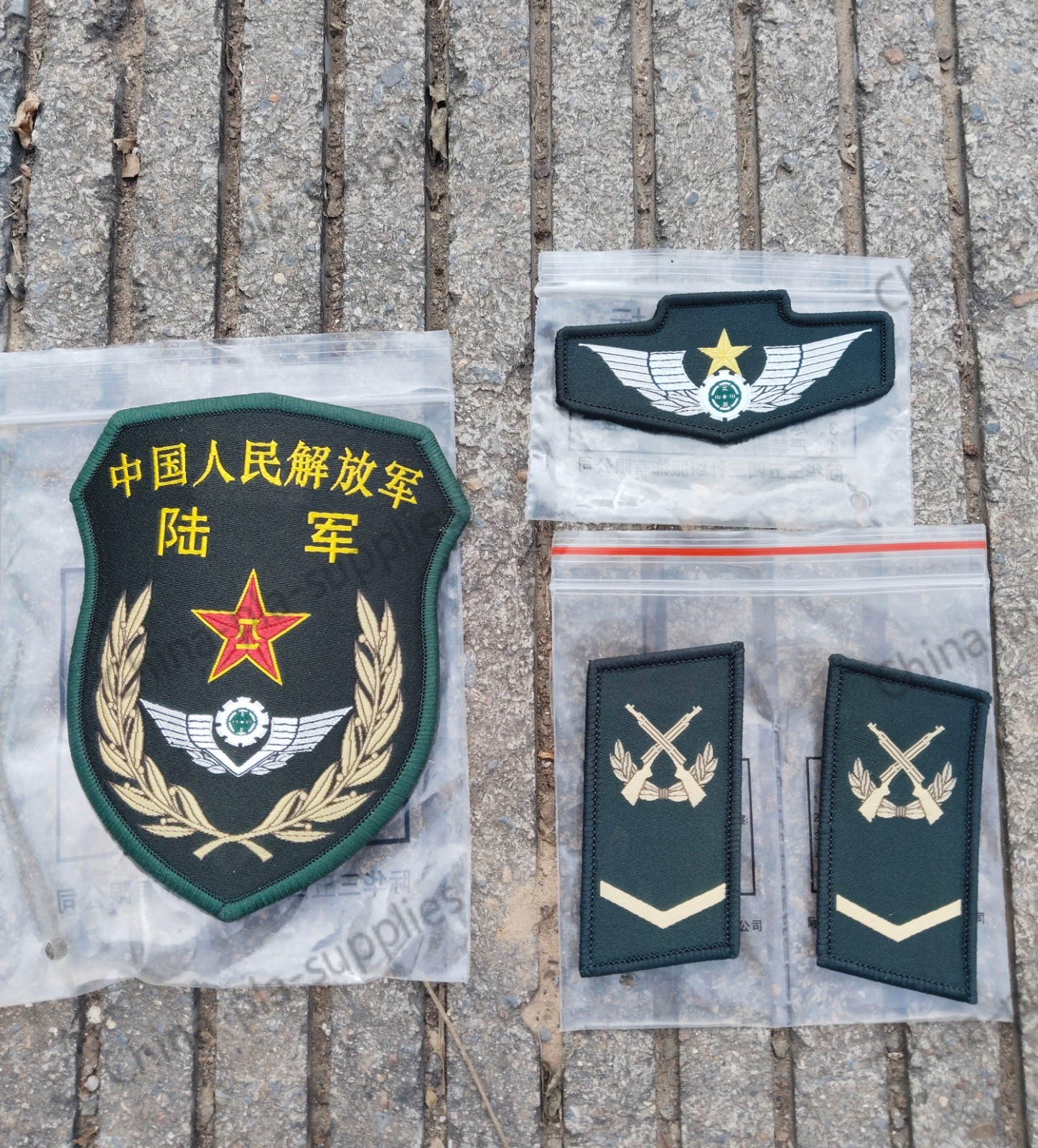 Lot of 3 Chinese ARMY PLA army patche + chest pin + collar pins