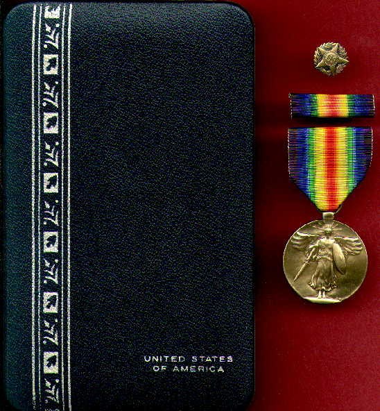 WWI Victory Award medal in case with ribbon bar and bronze colored discharge pin