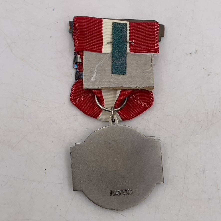 VTG Delta Indoor Rifle League 1980 Metallic Sharpshooter Medal Award Pin Badge