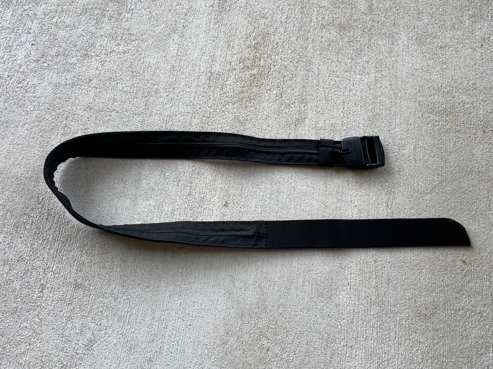 Unknown belt size small external zipper