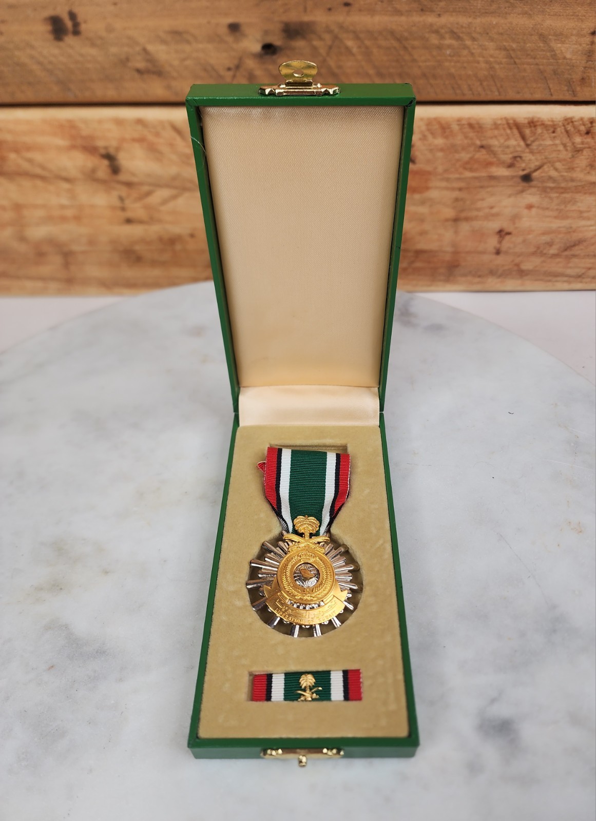 Saudi Kuwait Liberation Award Medal With Ribbon Bar in Original Green Case