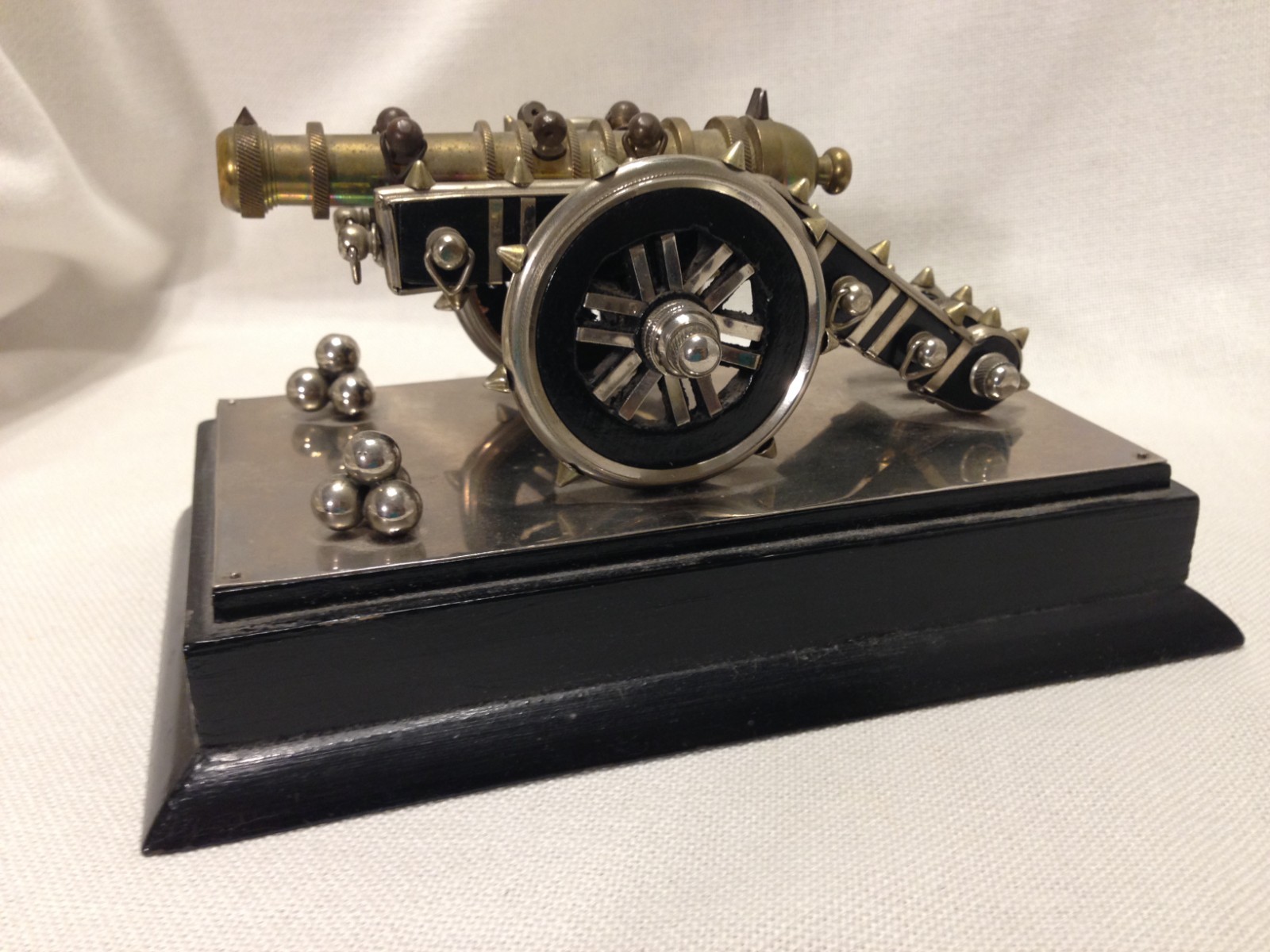 Miniature Kim’s Gun Zamzama Gun Pakistan Cannon Replica Military Cannon