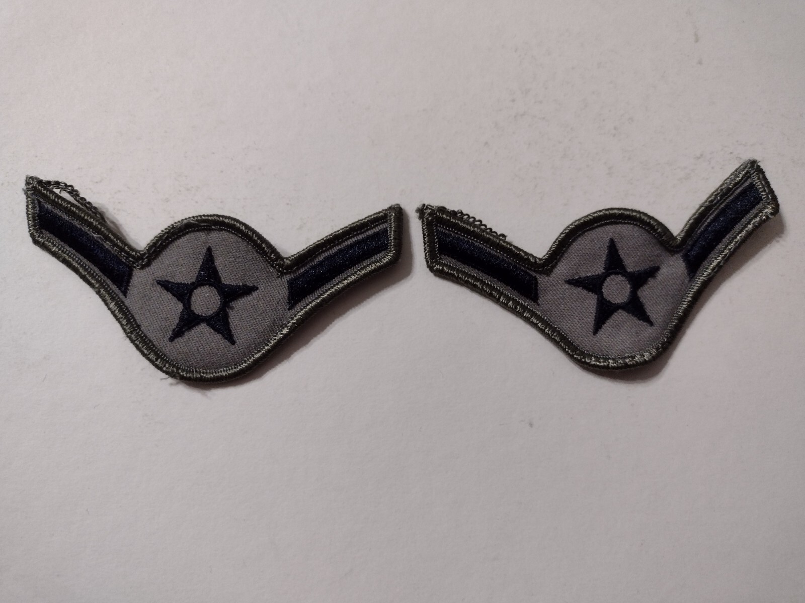 USAF AIRMAN ABU E-2 RANK INSIGNIA CHEVRONS PAIR – USED