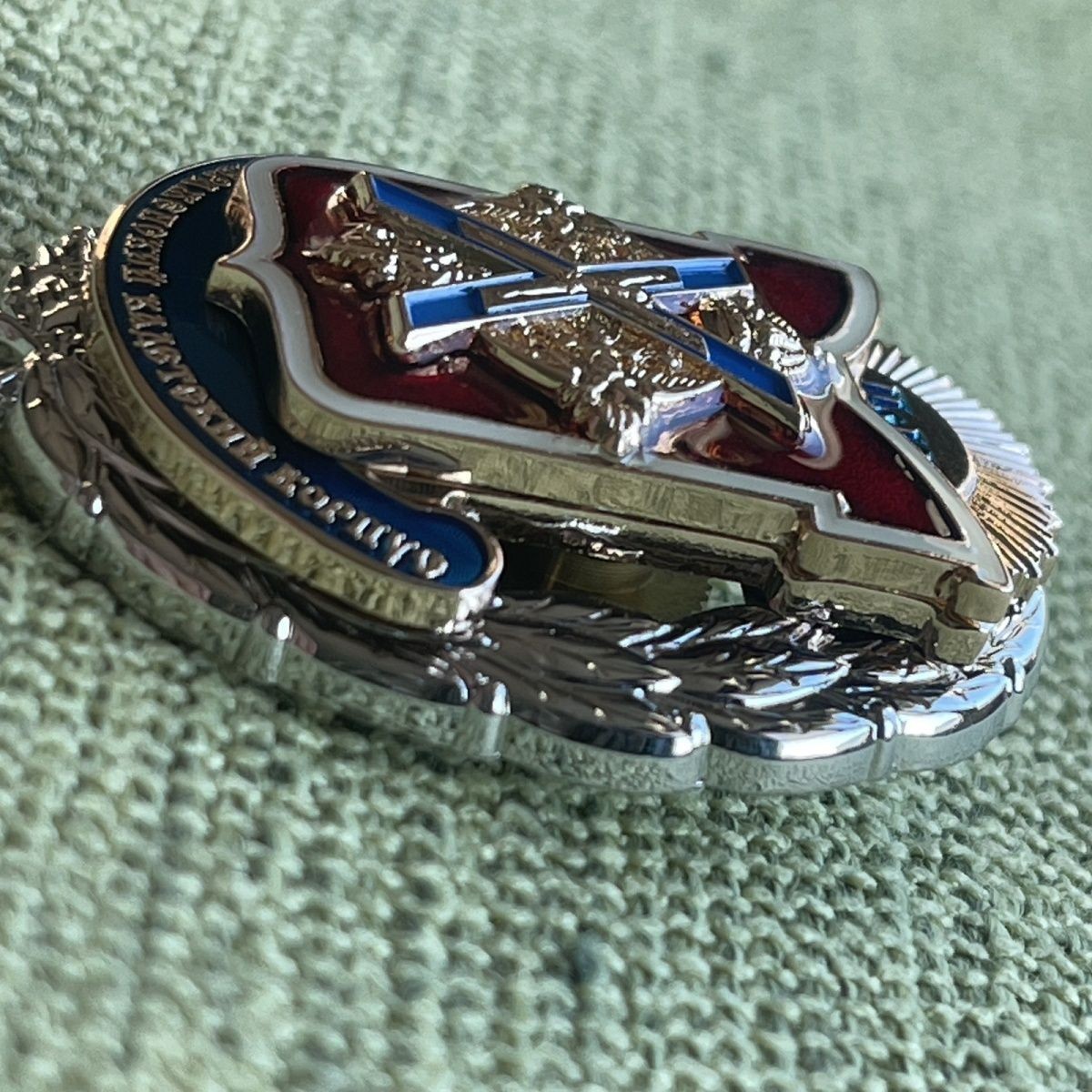 Original USSR RUSSIA 10th Guards Army Metal hat badge new