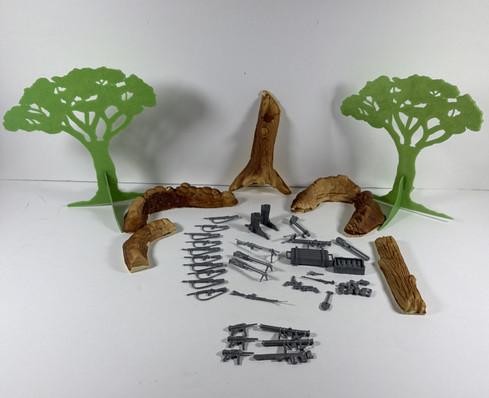 Lot Plastic Military Miniature Accessories Guns Rifles Artillery Trees