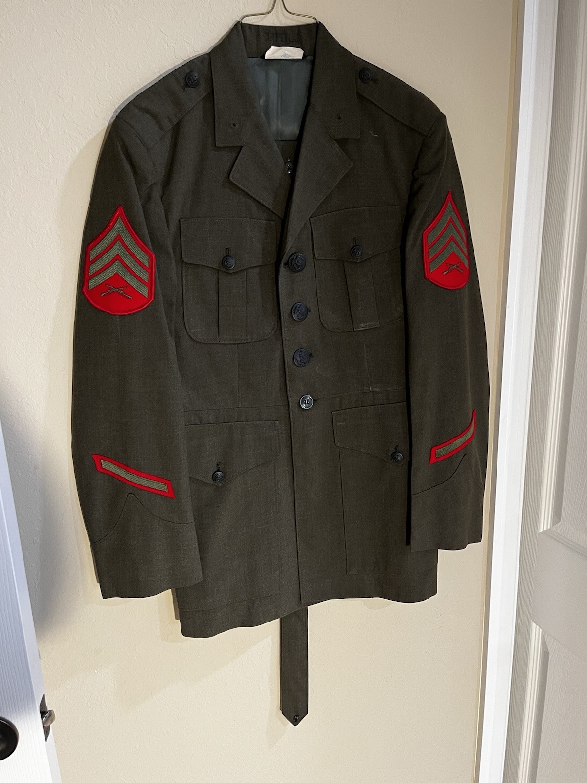 US Marine Sergeant Uniform Green Dress Jacket USMC SZ 37 R w/belt Cleaner Ready