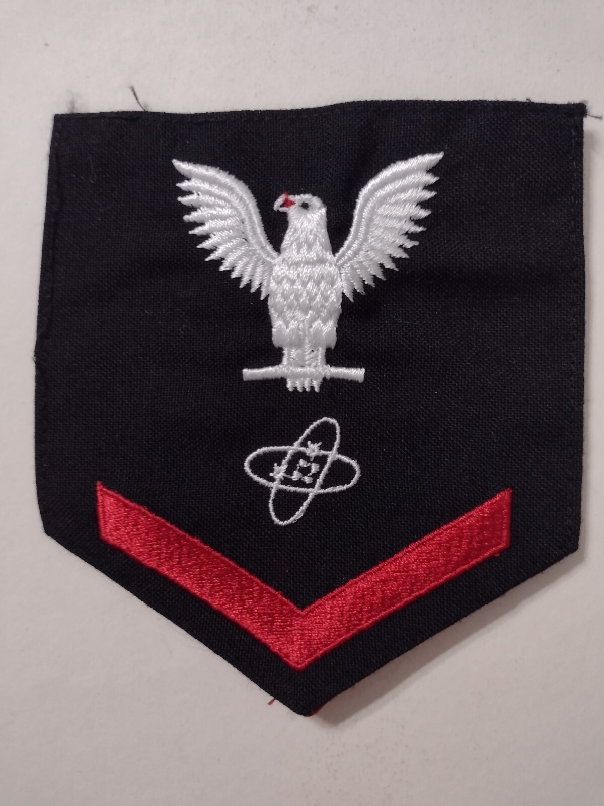 USN ELECTRONICS TECHNICIAN 3rd CLASS ET3 RATING BADGE FOR BLUES – USED