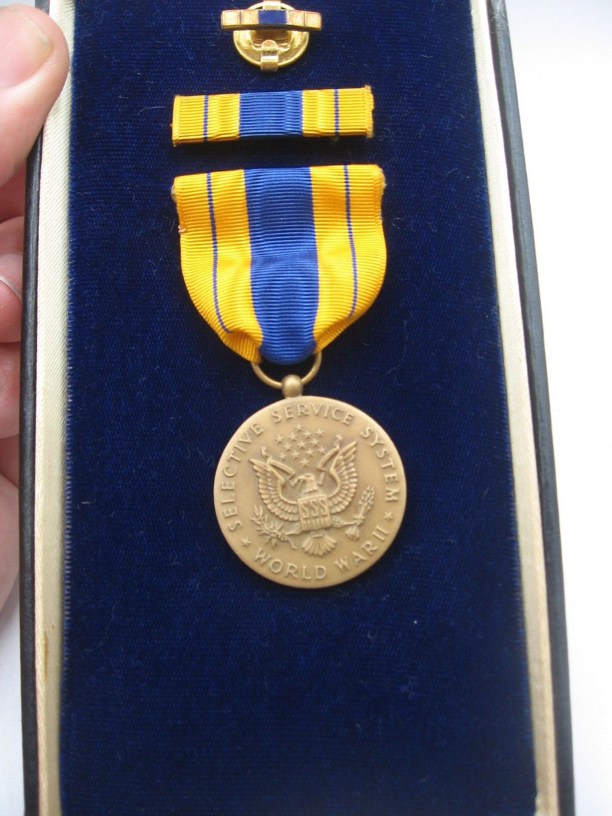 WWII Selective Service Medal & Ribbons Complete Set in Presentation Case/Box