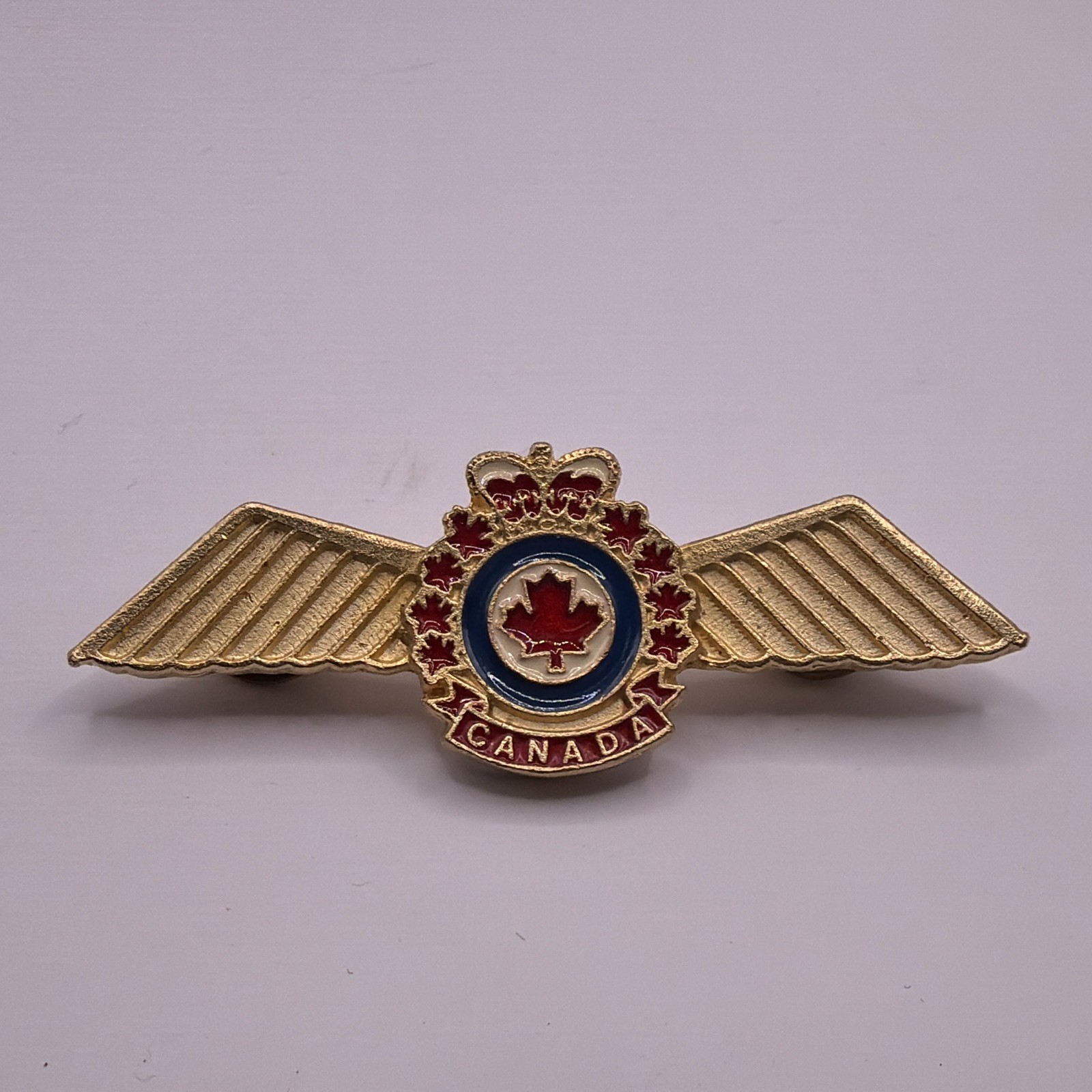 RCAF ROYAL Canadian Air Force enameled PILOT wings badge