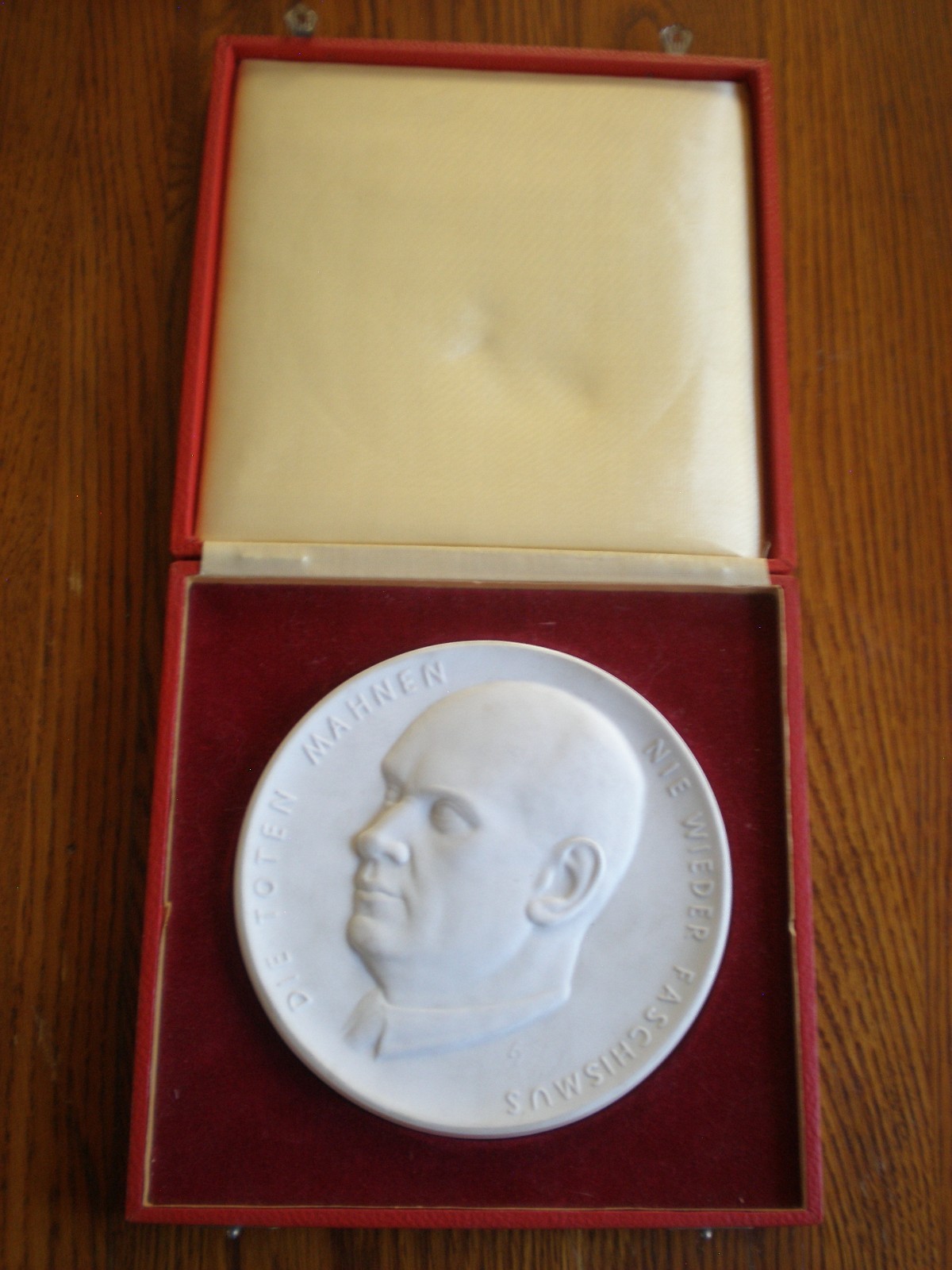 Germany: Ernst Thalmann Meissen Porcelain Plaque in Case of Issue ca. 1970