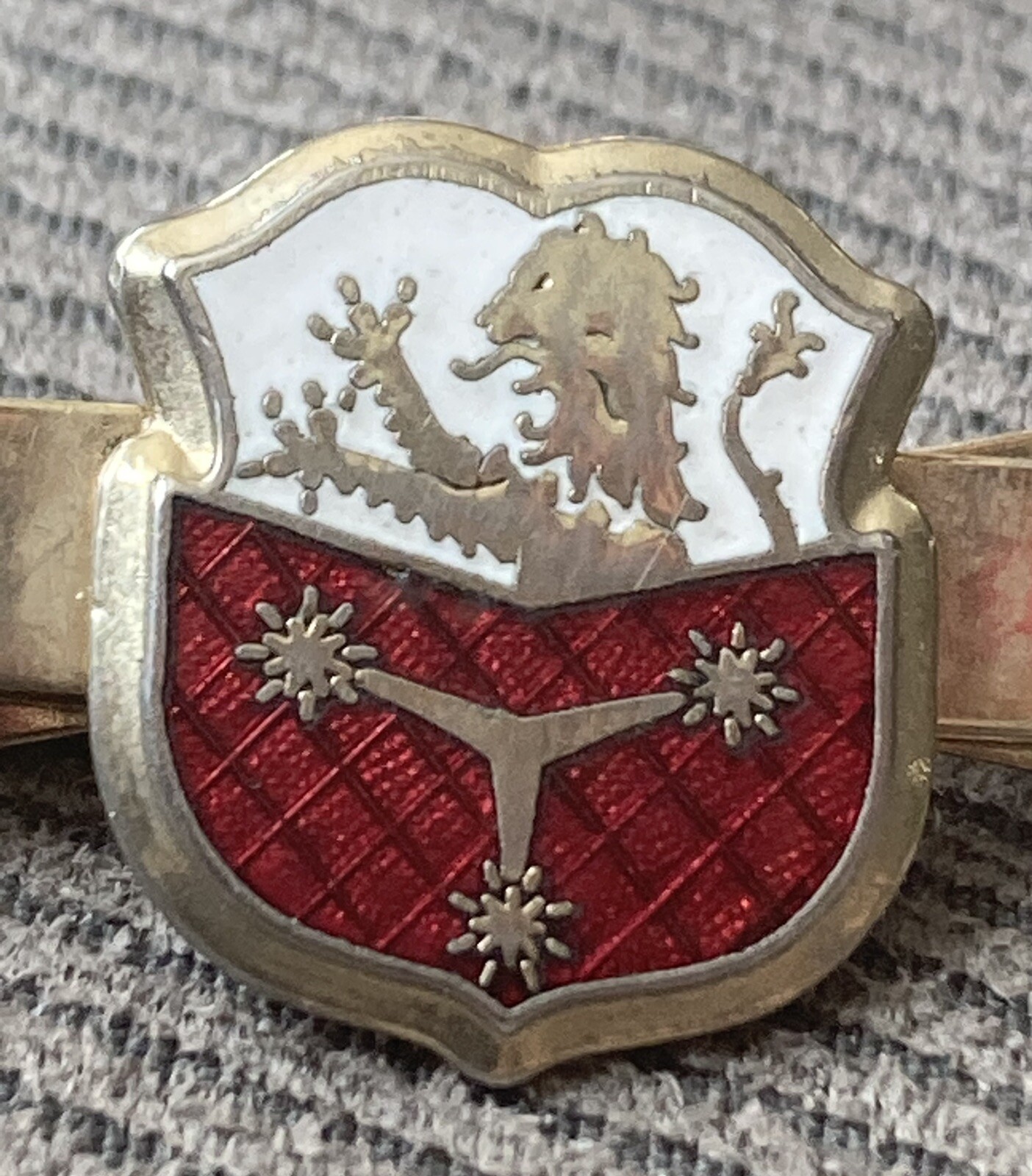 Unknown Military Emblem Red / White & Goldtone Tie Bar Tie Clip