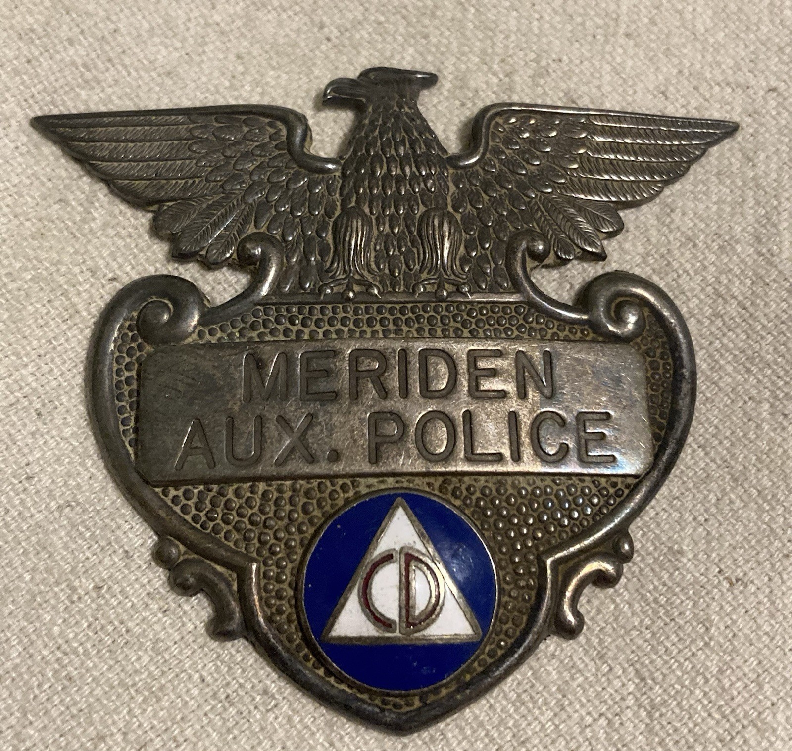 Ww2 VINTAGE Meridian CD CIVIL DEFENSE AUXILIARY POLICE HARDWARE Badge DAMAGED