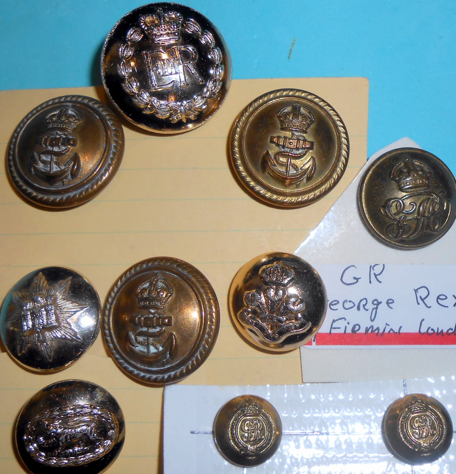 BN07 ten British military buttons from various units and time periods