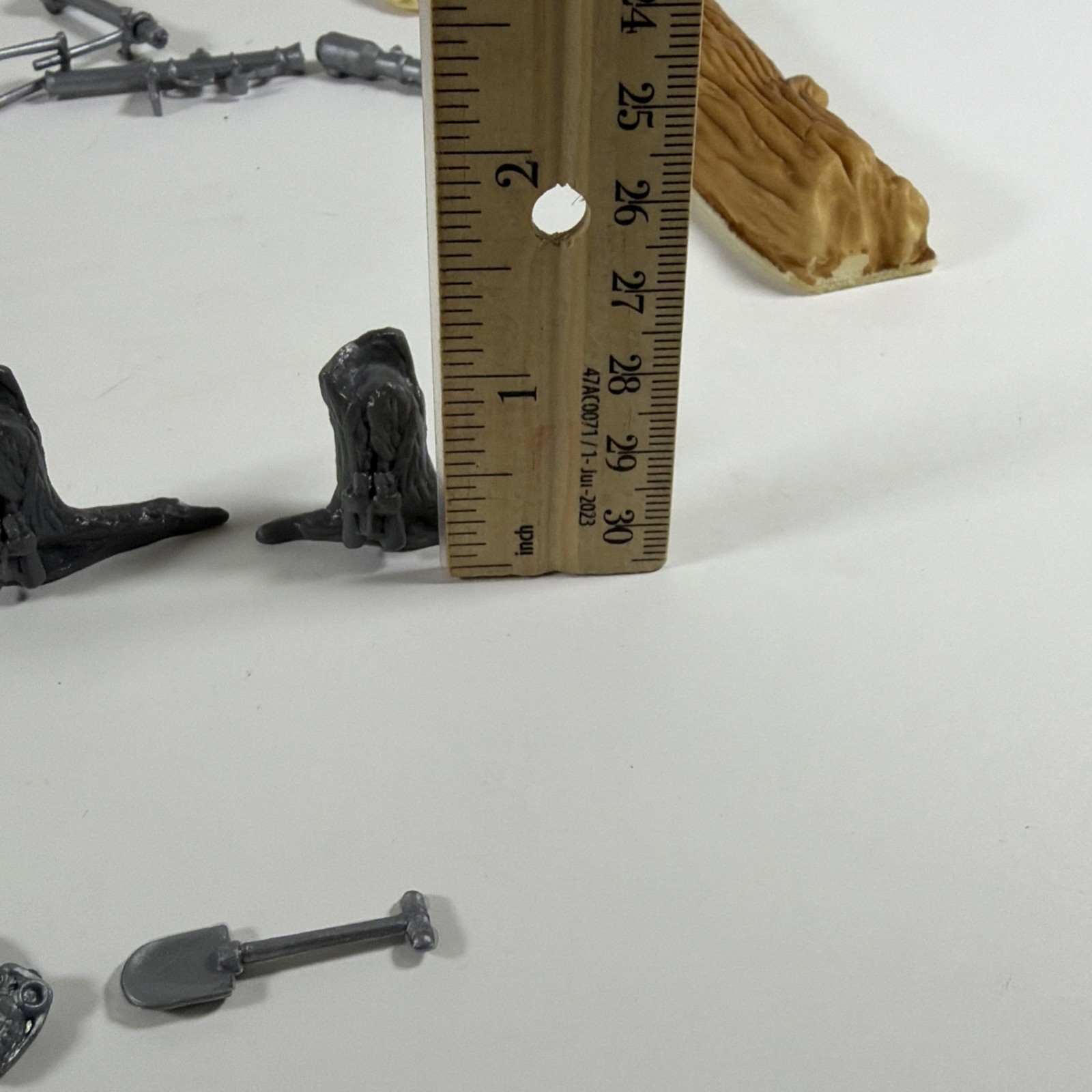 Lot Plastic Military Miniature Accessories Guns Rifles Artillery Trees