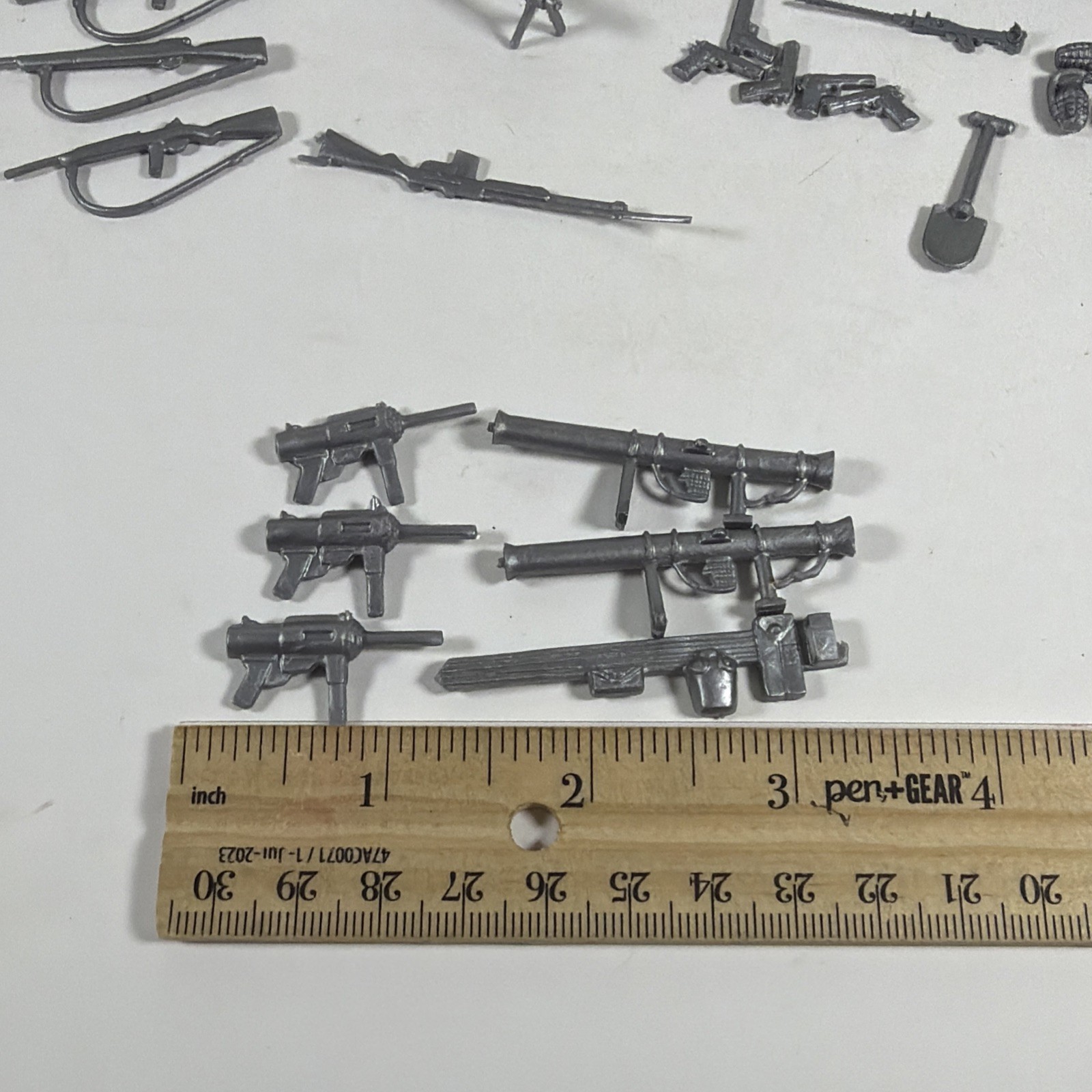 Lot Plastic Military Miniature Accessories Guns Rifles Artillery Trees