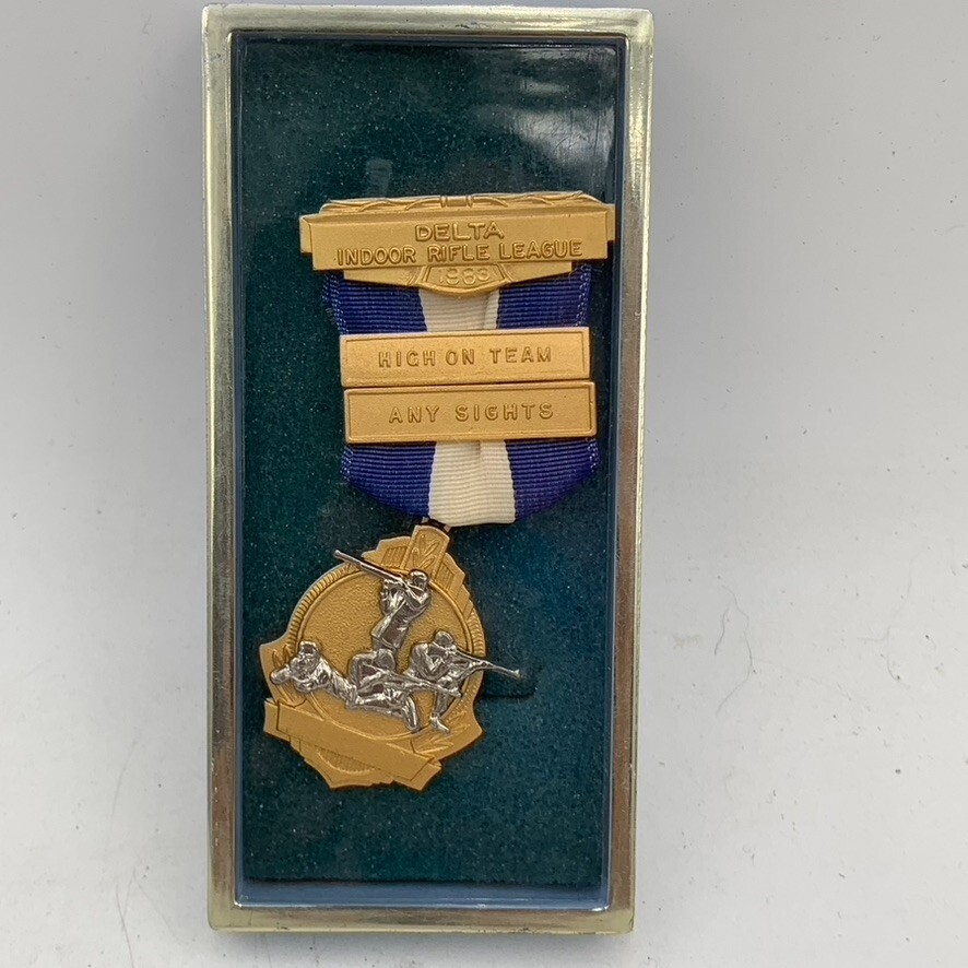 VTG Delta Indoor Rifle 1983 Any Sights High Team Medal Award Pin Badge & box