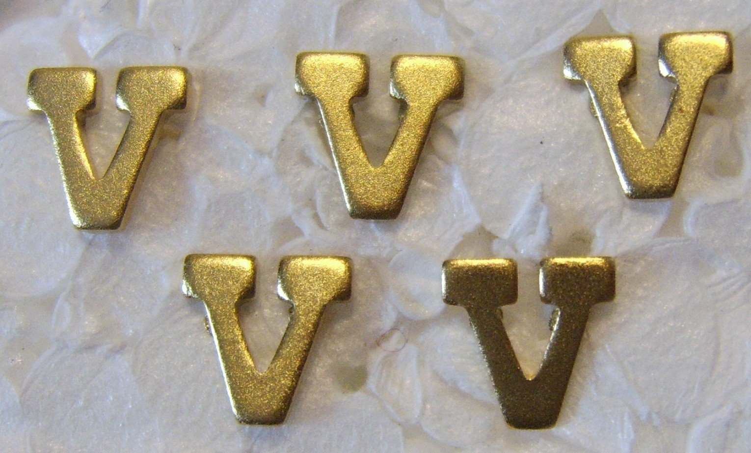 MILITARY MEDAL RIBBON ATTACHMENT LETTER “V” FOR VALOUR LOT OF 5 DEVICES