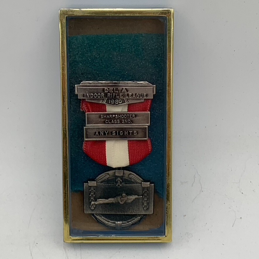 VTG Delta Indoor Rifle League 1980 Metallic Sharpshooter Medal Award Pin Badge