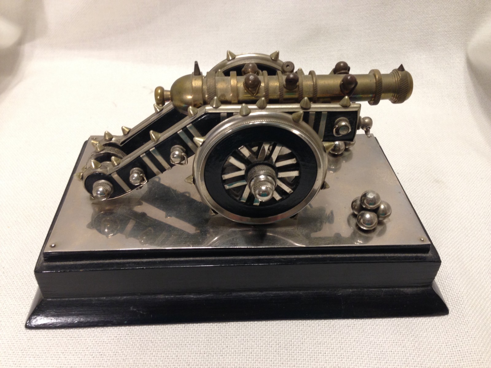 Miniature Kim’s Gun Zamzama Gun Pakistan Cannon Replica Military Cannon